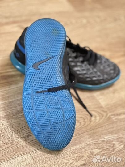 Футбольные бутсы nike