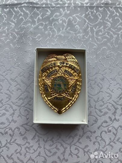 Знак офицера полиции США помощник шерифа