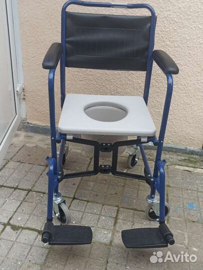 Стул, кресло коляска с санитарным оснащениеи