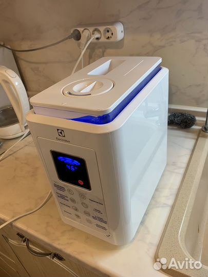 Увлажнитель Electrolux Ehu-1020D до 30 м2