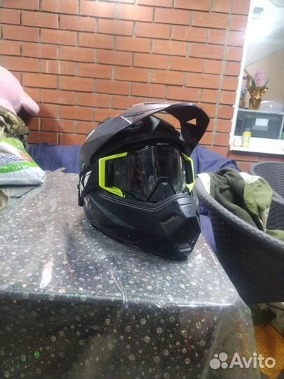 Кроссовый шлем