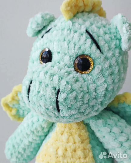 Дракоша вязаный из плюшевой пряжи