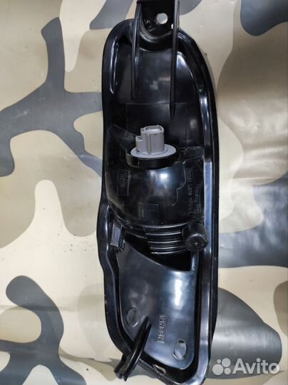 Катафот бампера Toyota Harrier MCU35 задний левый