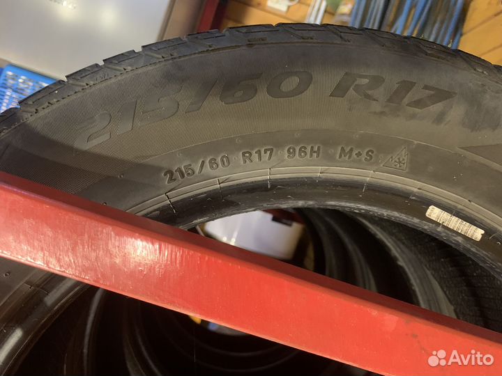 Pirelli Ice Zero 215/60 R17 100T