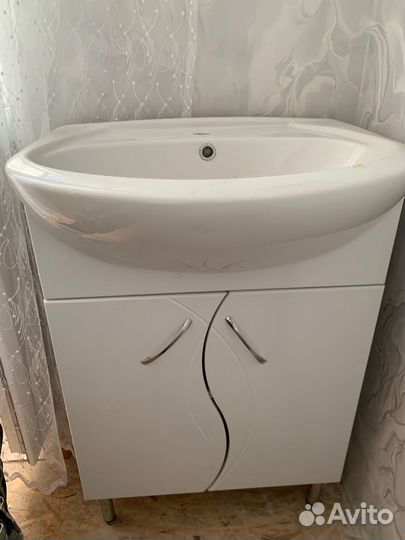 Раковина с тумбой