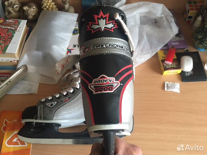 Хоккейные коньки