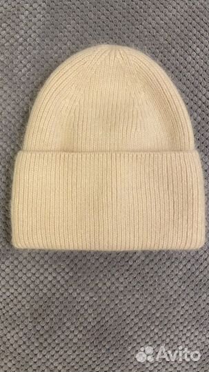 Теплая зимняя шапка