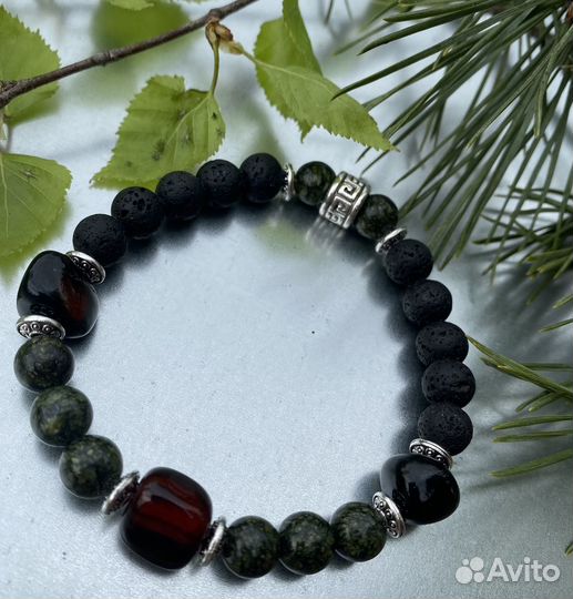 Браслет из натуральных камней с рунами