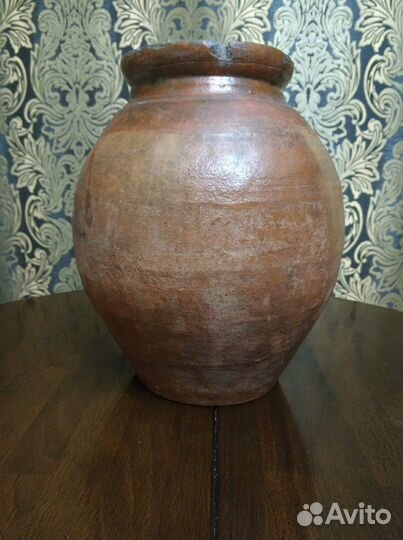 Старинная большая глиняная крынка