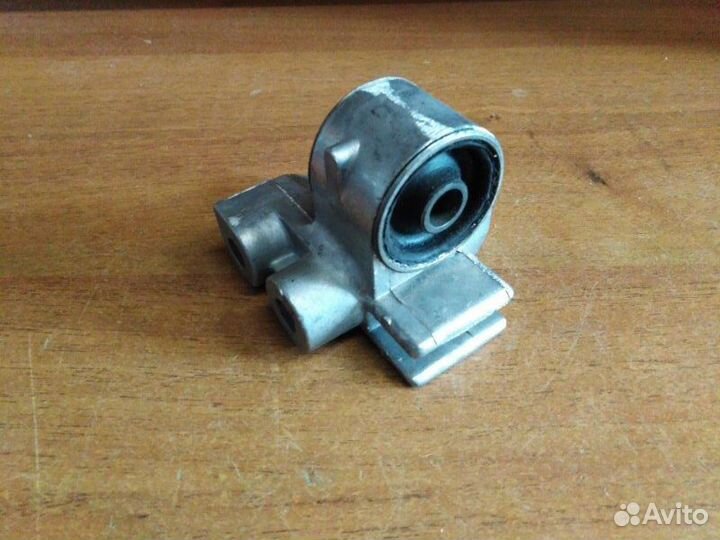 Сайлентблок балки задний левый Volvo V70 1997