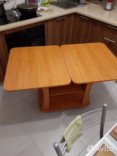 Столик раскладной на колесиках