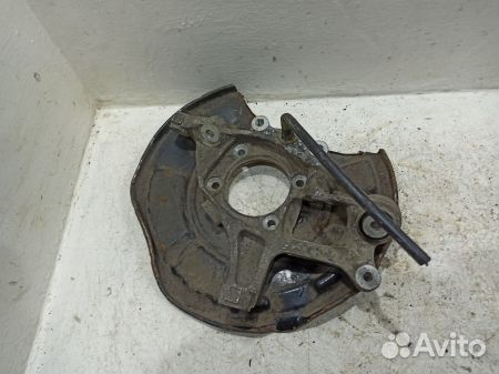 Кулак задний левый A2113508308