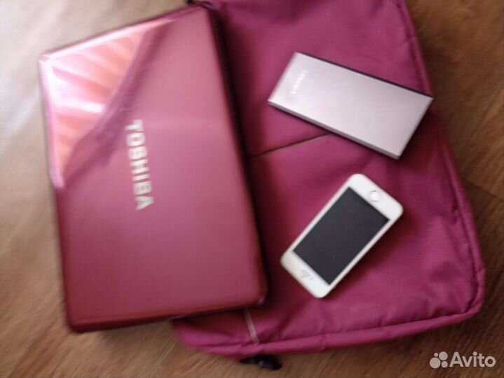 Ноутбук, телефон, пауэрбанк