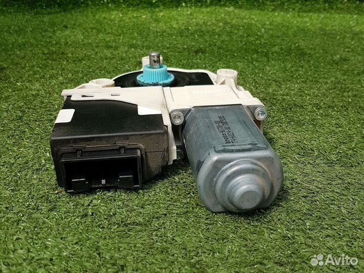 Моторчик стеклоподъемника VW Passat cc