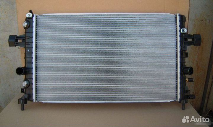 Радиатор Opel Astra H