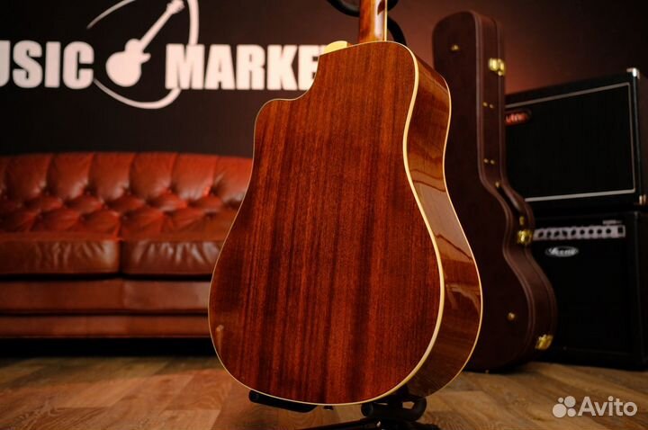Акустическая гитара