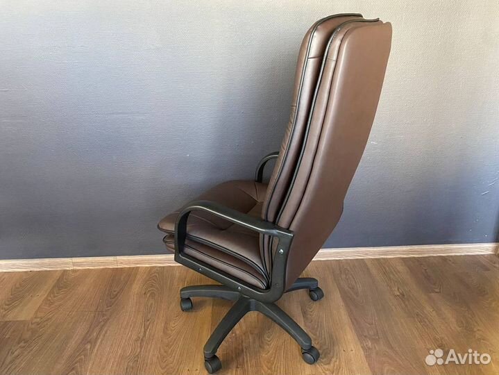 Офисное кресло. Гарантия 1 год