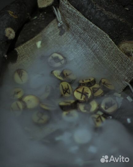 Скандинавские руны старший футарк из абрикоса