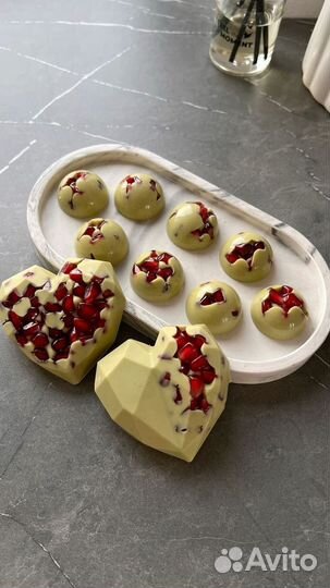 Гранат, ягоды в шоколаде