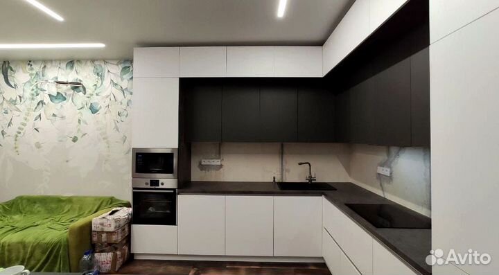 Кухни на заказ с яркими декоративными элементами