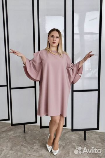 Платье с разрезами