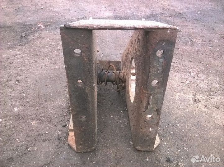 Кронштейн запасного колеса scania 2-series 112 (01