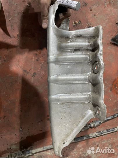 Тепловой экран volkswagen jetta 6 1.4