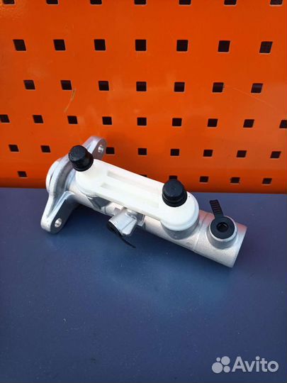 Главный тормозной цилиндр Lexus rx 300