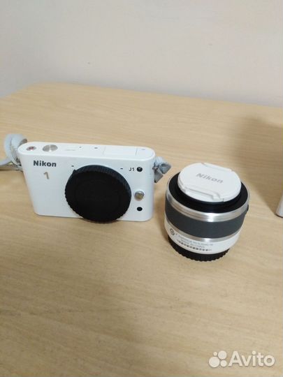 Компактный фотоаппарат Nikon 1j1