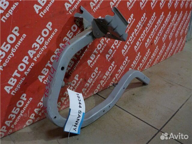 Петля багажника правая Nissan Sunny N16 QG15DE