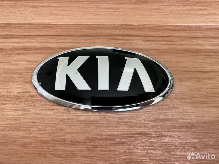 Эмблема крышки багажника Kia Rio 4