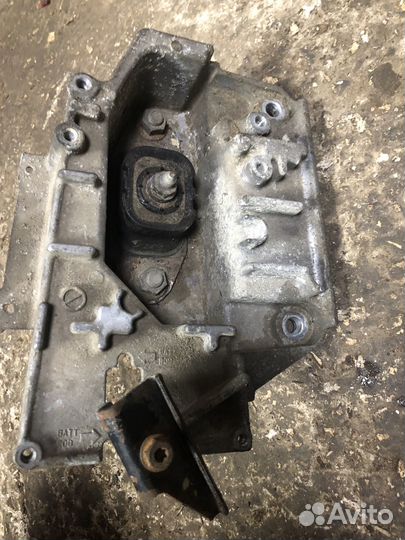 Площадка акб Nissan Tiida 1