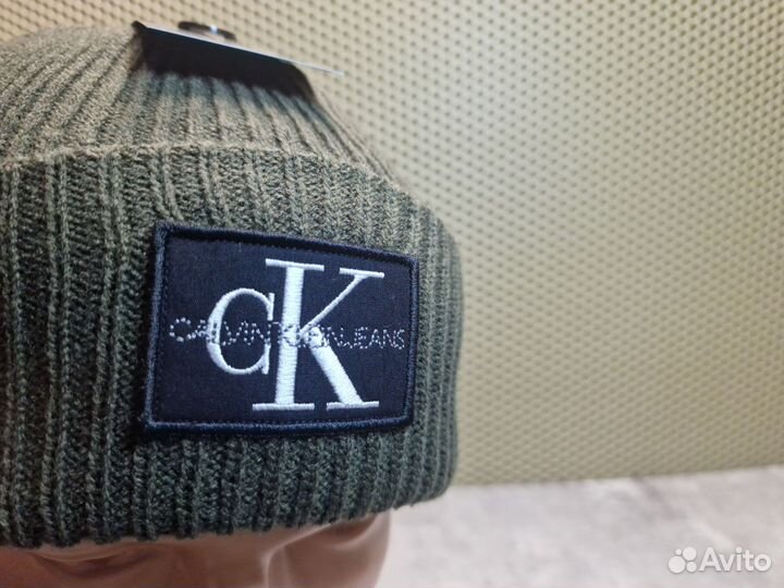 Шапка Calvin Klein зелёного цвета