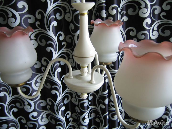 Люстра трехрожковая