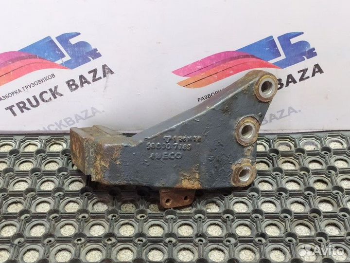 Кронштейн двигателя передний левый Iveco Stralis