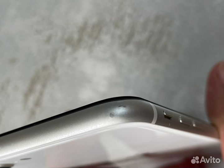 Продам iPhone se 2020