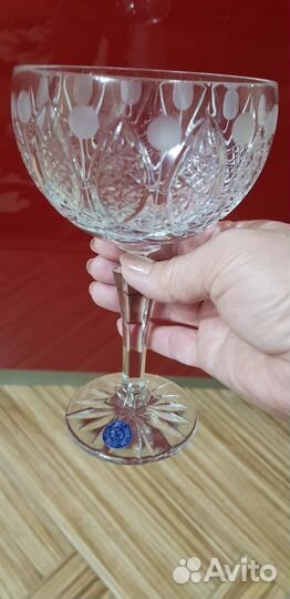 Ваза хрустальная на высокой ножке