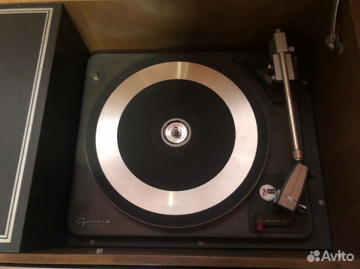 Ламповый проигрыватель винила с акустикой