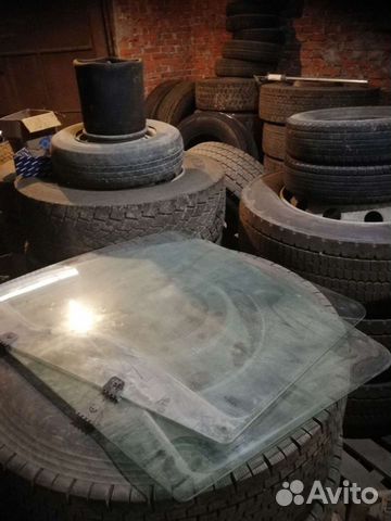 Стекло боковое, левое ман