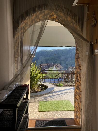 2-к. квартира, 70 м², 1/3 эт.