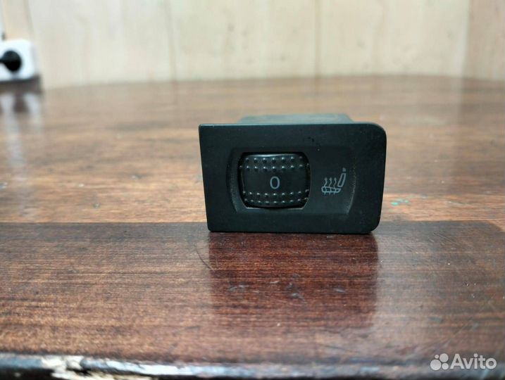 Кнопка подогрева сиденья Volkswagen Bora (ящик 13)