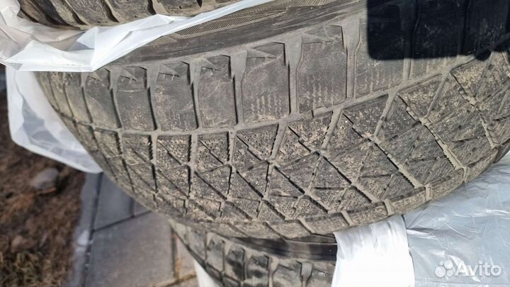 Bridgestone Blizzak DM-V2 235/55 R18 100T