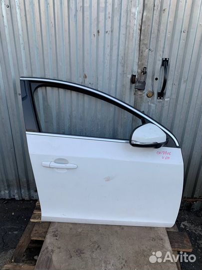 Дверь правая передняя Volvo S60 Вольво V60 белая