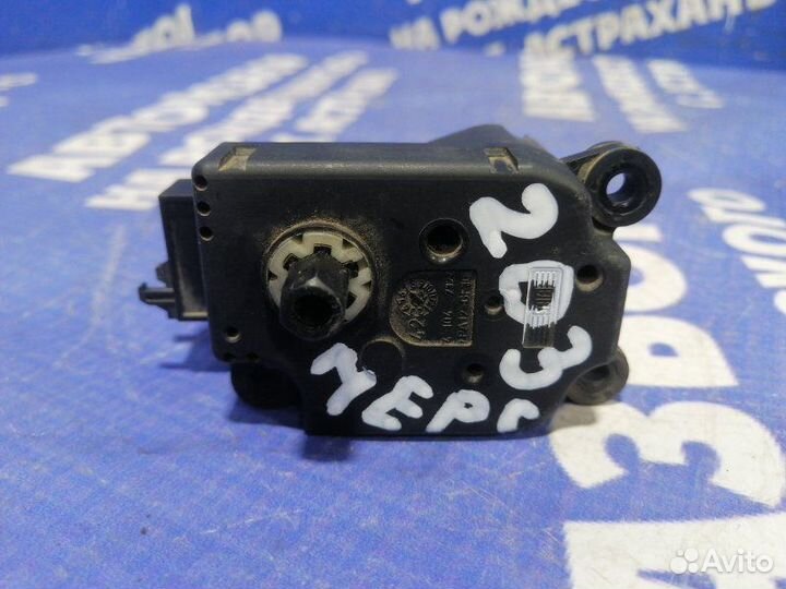 Моторчик заслонок отопителя Mercedes-Benz W203