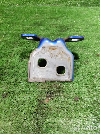 Петля двери Renault Logan