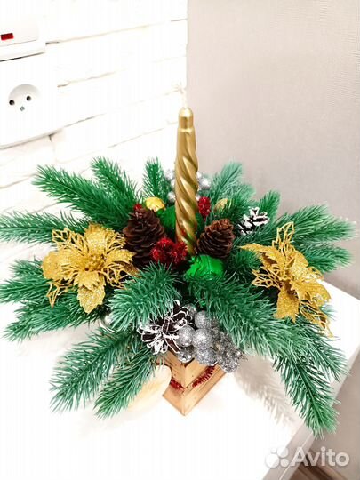 Новогодняя композиция из искуственной ели