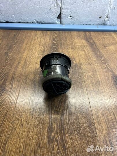 Дефлектор воздушный передний левый Nissan Note