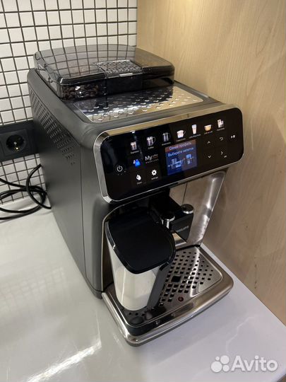 Кофемашина Philips LatteGo EP5447/90