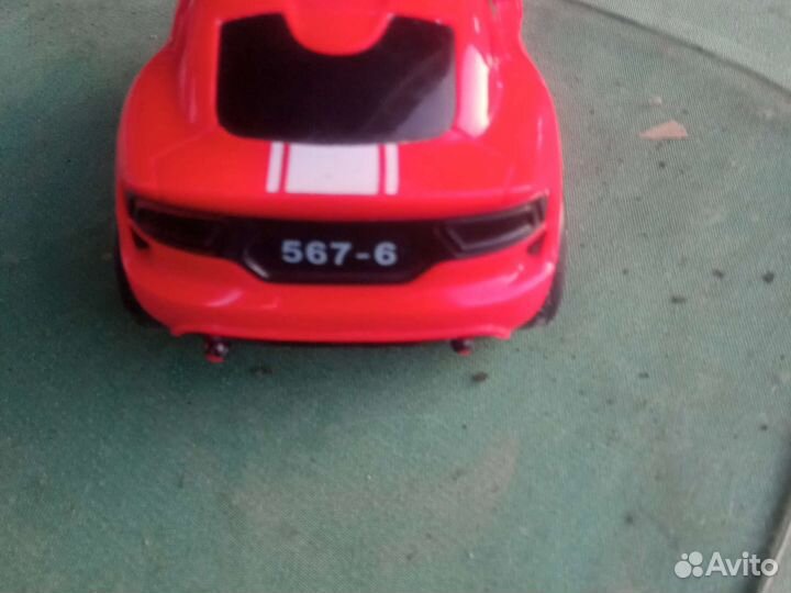 Игрушечная машина