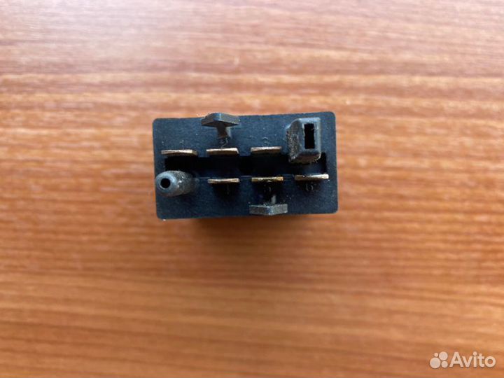 Кнопка включения обогрева стекла Volkswagen Passat